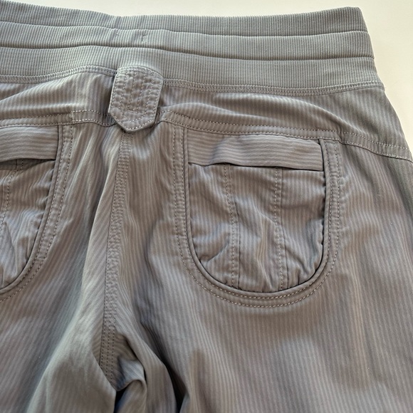 Lululemon Yoga Camp Crop Cargo Pants Fossil Gray Women’s Size 4 - Picture 10 of 16